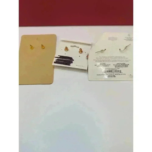 NEW CLAIRES HOLIDAY TIME CHRISTMAS EARRING TRIO CANDY CANE HOLLY TEDDY BEAR - Picture 6 of 6